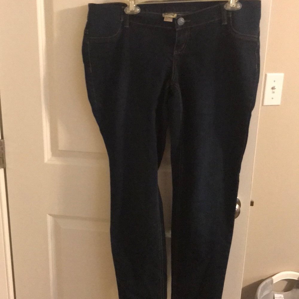 NWOT Maternity Skinny Jeans